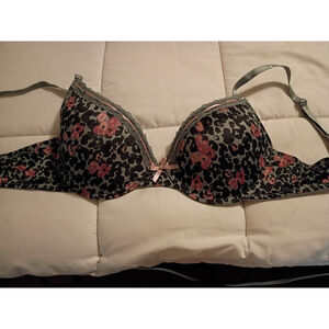 Just Be. Sz 36c Underwire T-SHIRT Bra Animal Print and Pink EUC